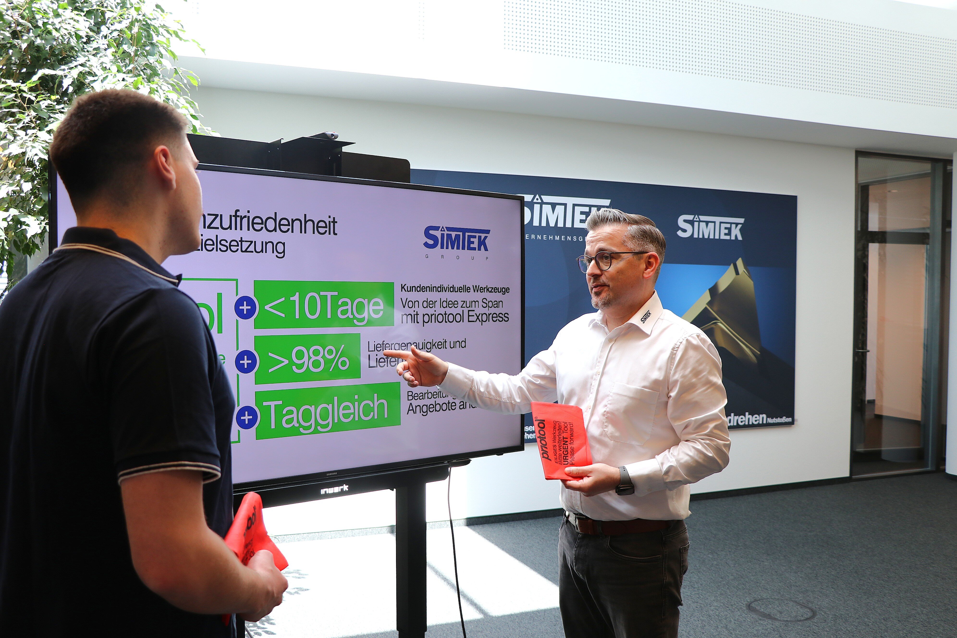 Evstratios Ountzidis, Bereichsleiter Vertrieb & Marketing der SIMTEK AG und Prokurist der SIMTEK Präzisionswerkzeuge GmbH